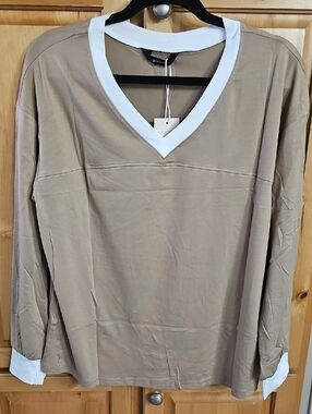 Dokotoo Neutral Tan V-Neck Long Sleeve Top with White Trim
